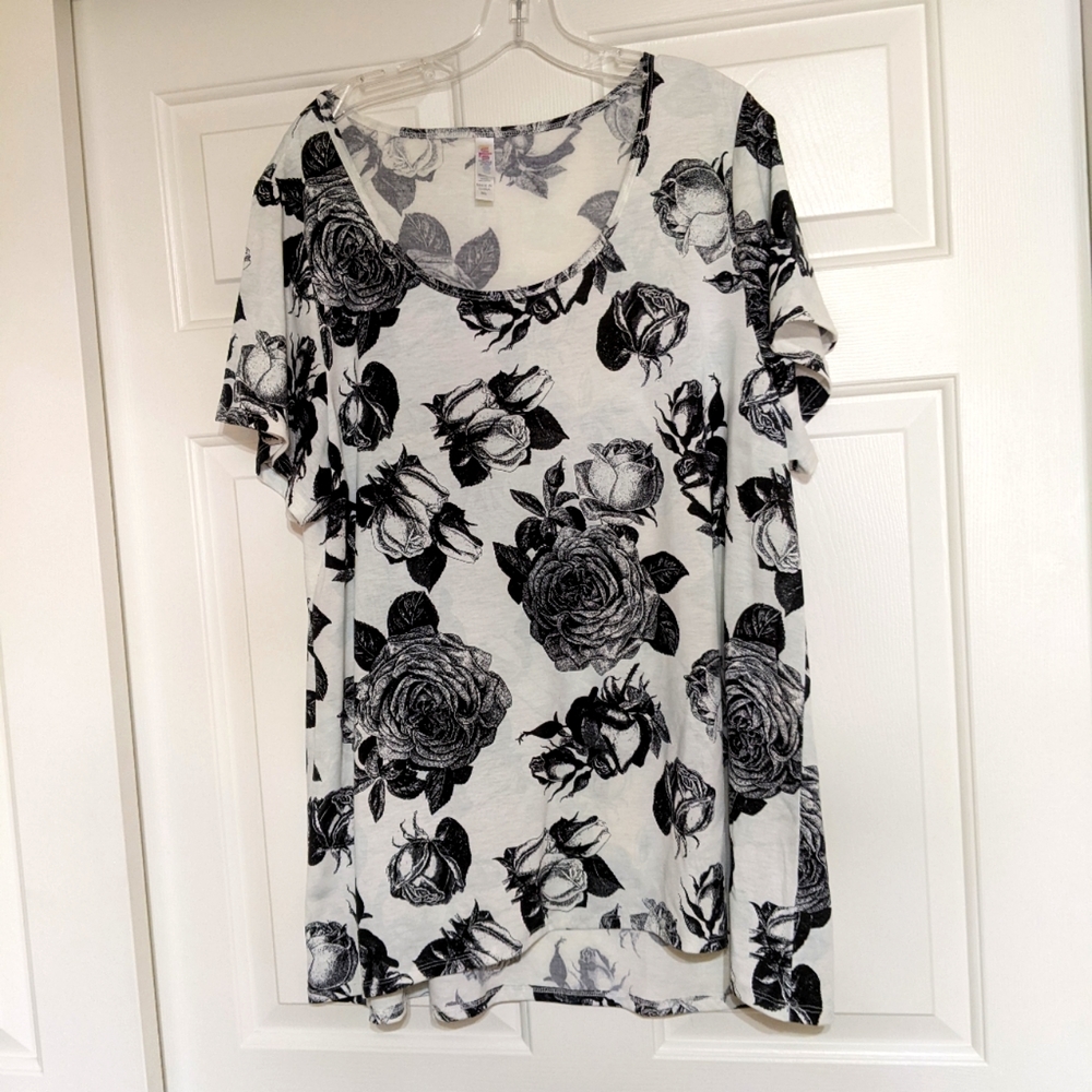 Like New Lularoe 3XL Black and White Floral Classic Tee